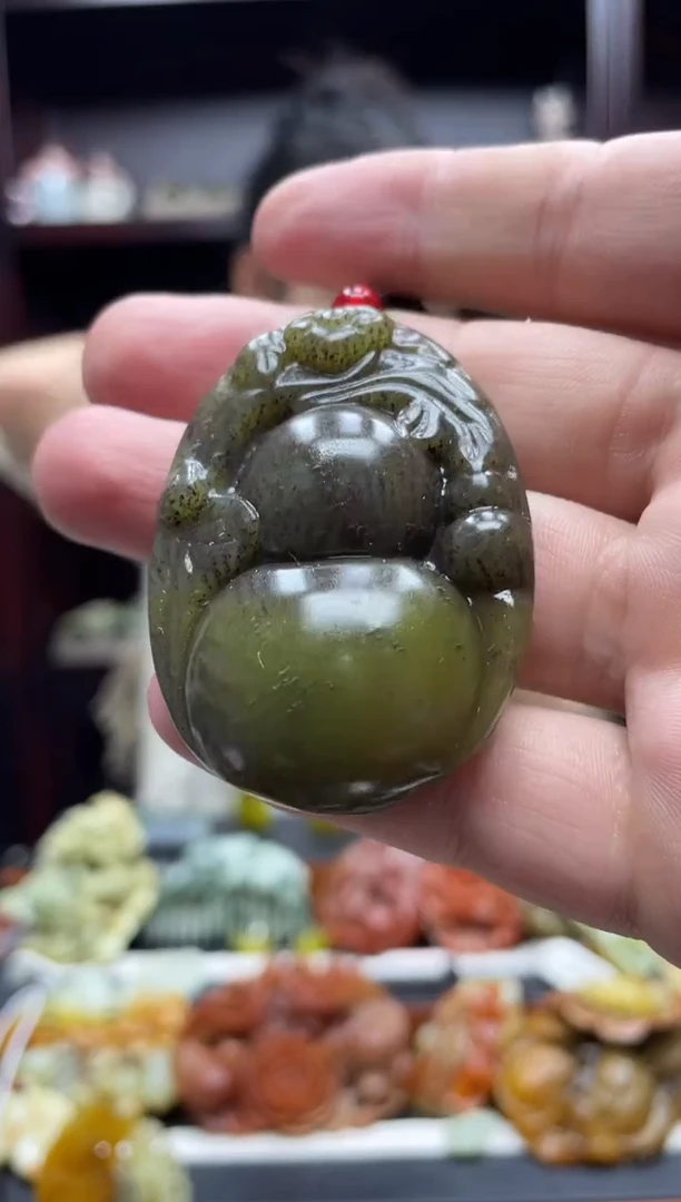 岫玉未镶嵌吊坠·