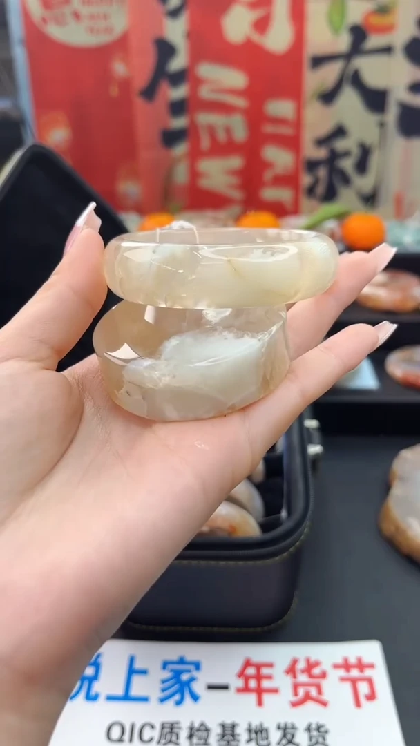 【闪购商品】石英质玉手镯未镶嵌赠送镯心（圈口）54