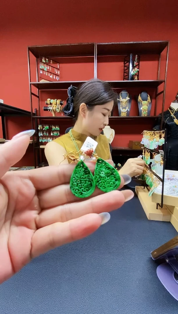 颈饰未镶嵌翡翠翡翠耳饰