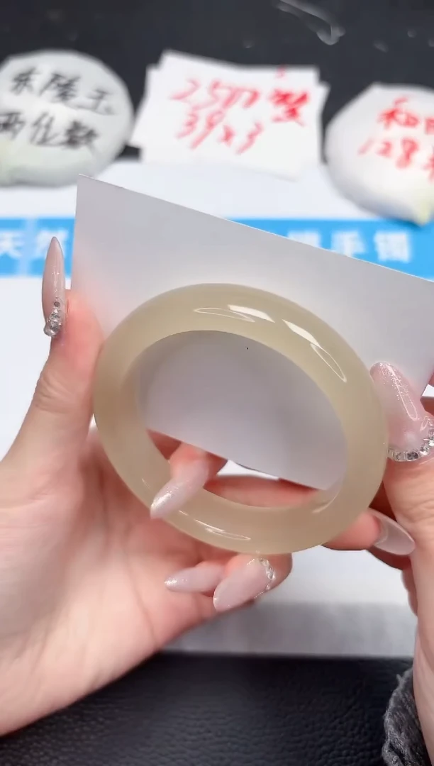 【闪购商品】石英质玉手镯未镶嵌35-57.9