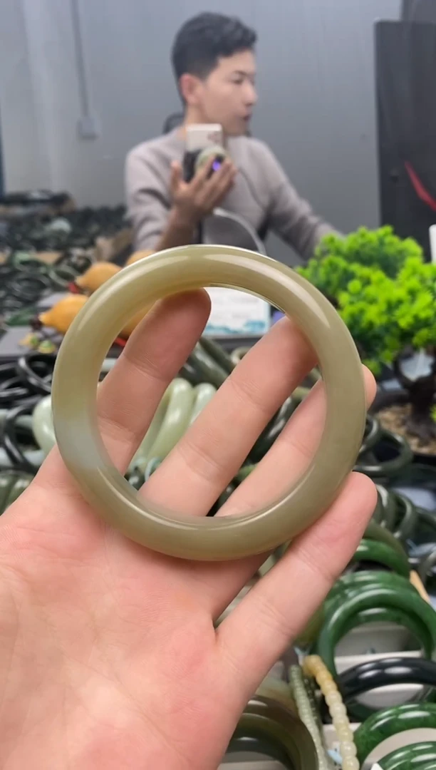 未镶嵌手镯和田玉60