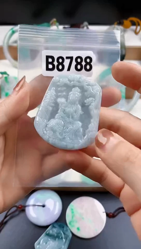 颈饰未镶嵌翡翠天然翡翠吊坠·挂件