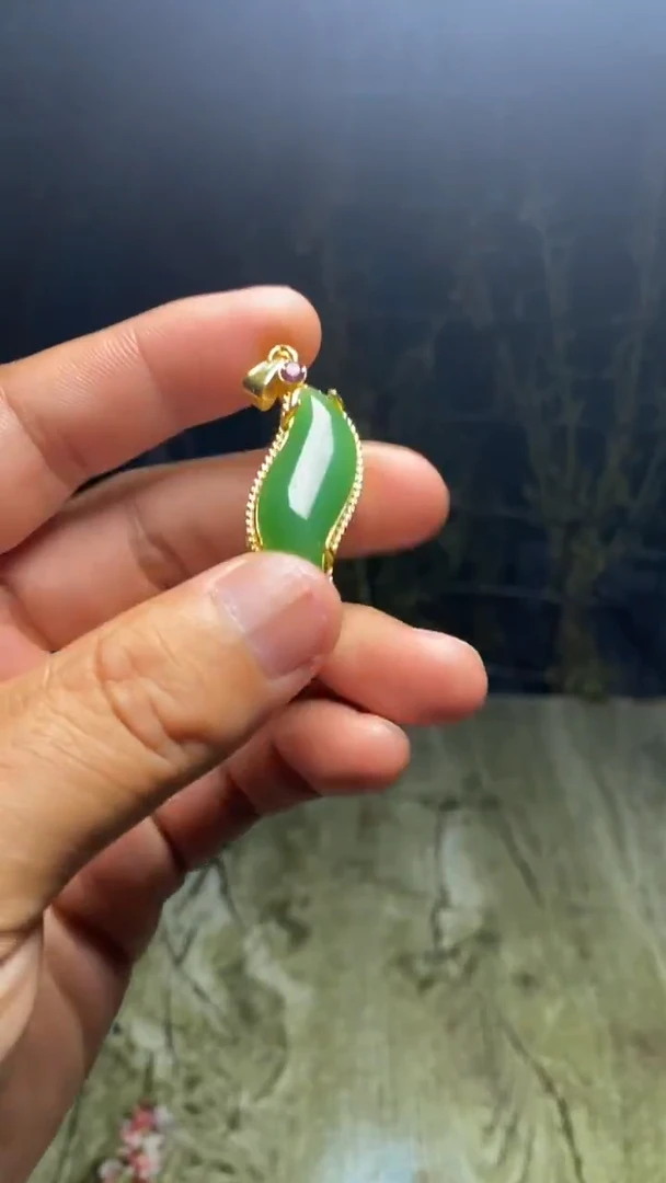 1067 精美吊坠