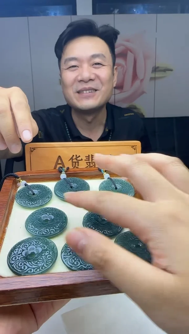 颈饰未镶嵌翡翠多样性发其中一