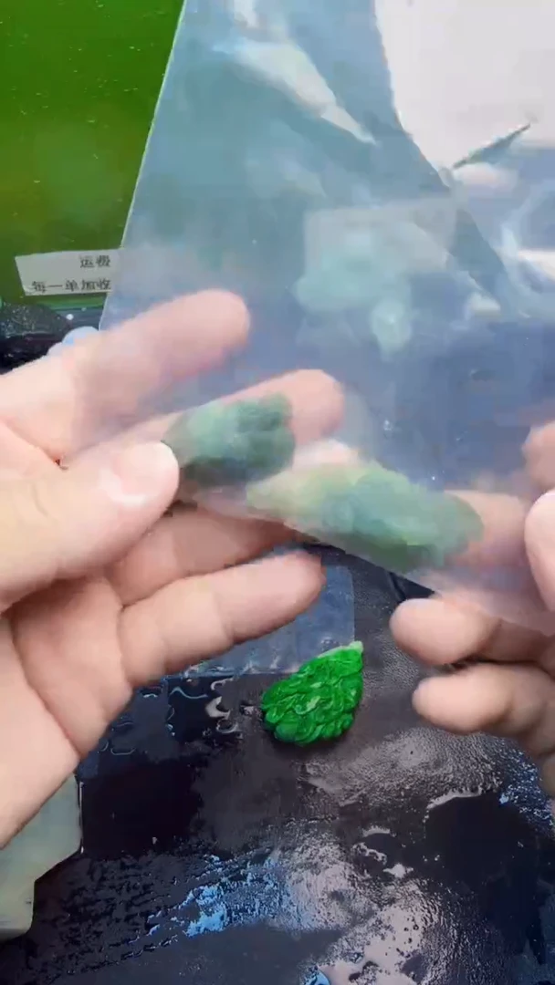 翡翠挂件未镶嵌山*丰天然翡翠104