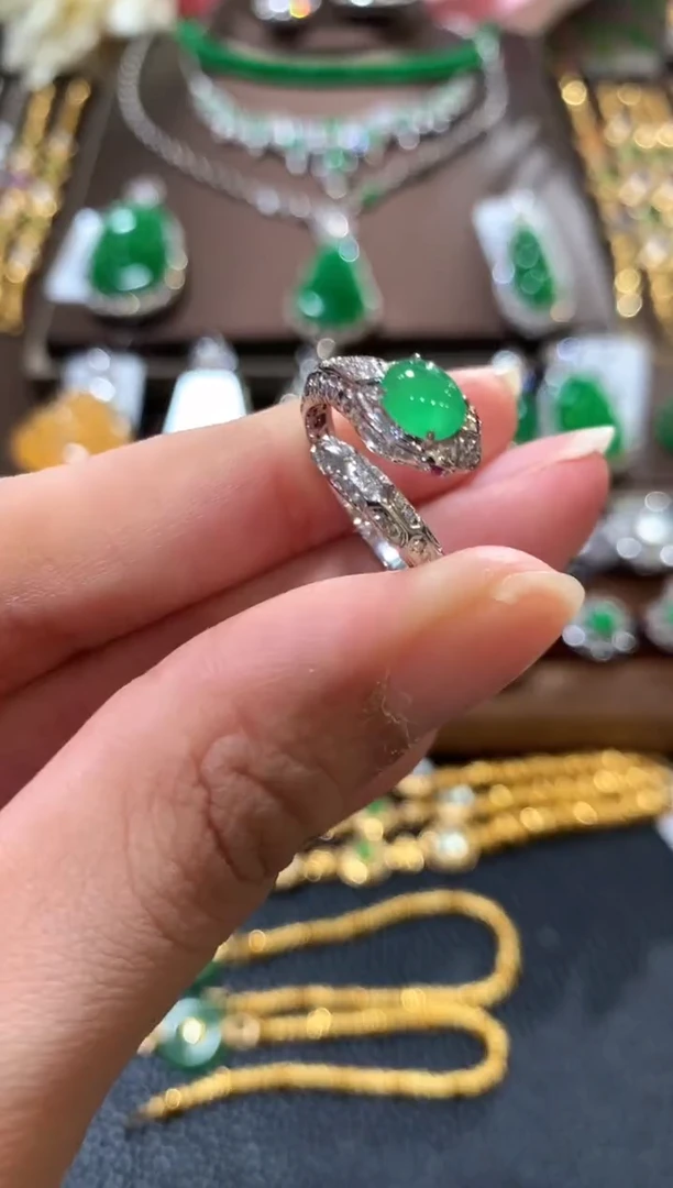 18K金镶嵌戒指翡翠z36