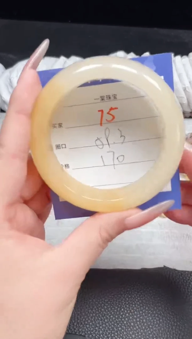 【闪购商品】石英质玉手镯未镶嵌75
