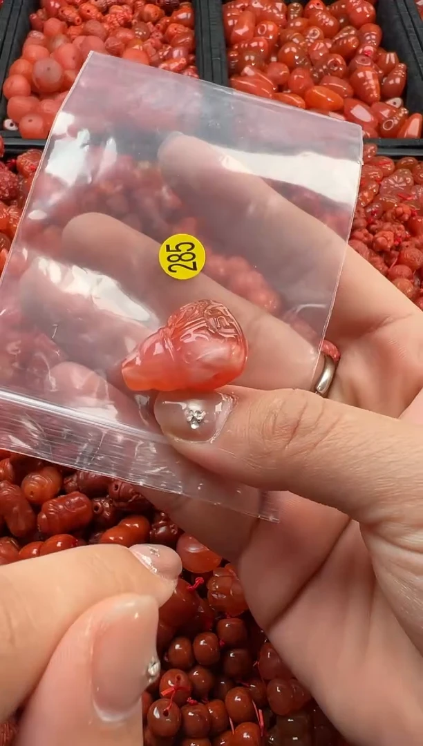 【闪购商品】南红玛瑙颈饰未镶嵌1