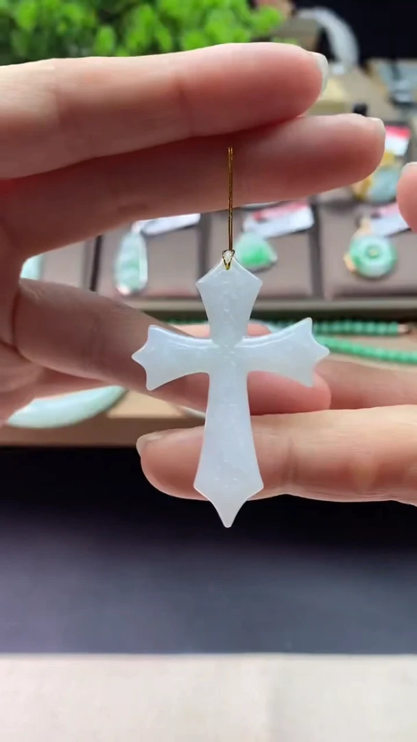 【闪购商品】翡翠颈饰未镶嵌花件