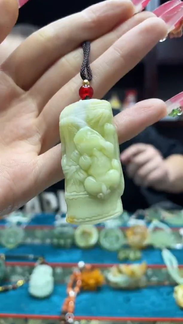 未镶嵌岫玉吊坠·