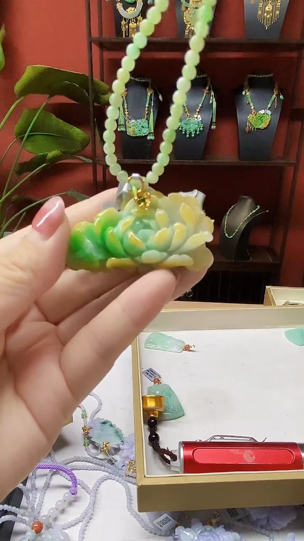 颈饰未镶嵌翡翠吊坠