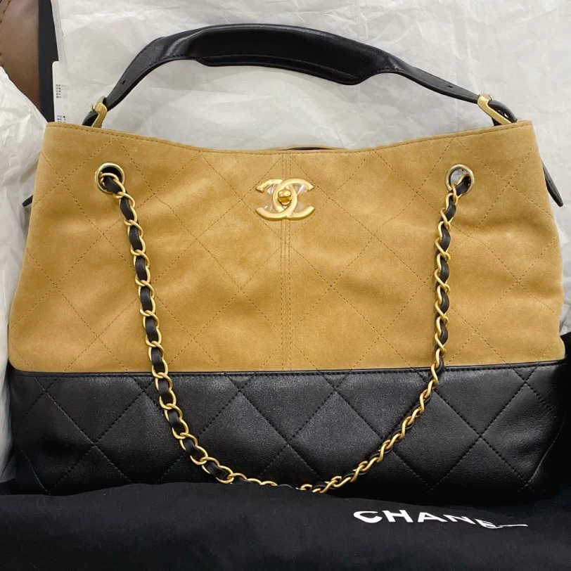 未使用 Chanel/香奈儿 25A 新款麂皮 hobo 单肩购物袋 /7SH39688