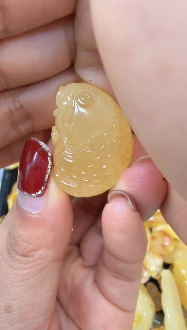 【闪购商品】琥珀裸石未镶嵌挂坠