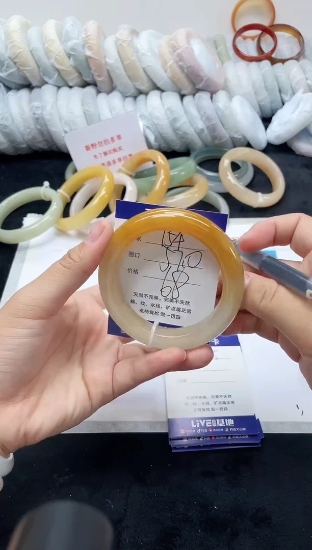 未镶嵌手镯石英质玉154