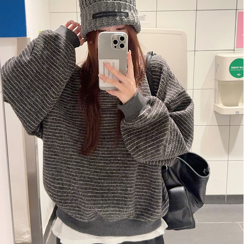 大码韩系慵懒风条纹圆领卫衣女秋冬胖mm显瘦宽松时尚休闲百搭上衣