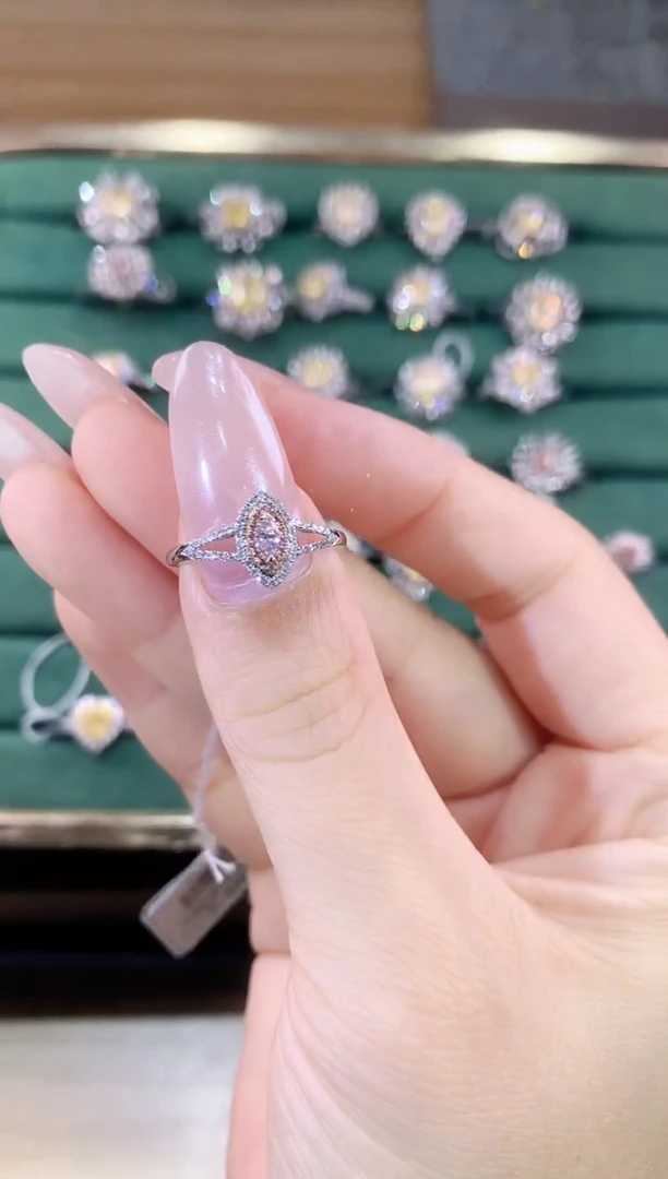 18K金镶嵌戒指钻石戒指