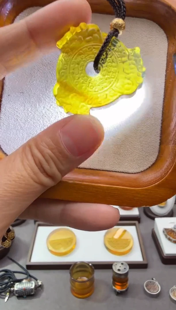 未镶嵌颈饰琥珀璇玑吊坠
