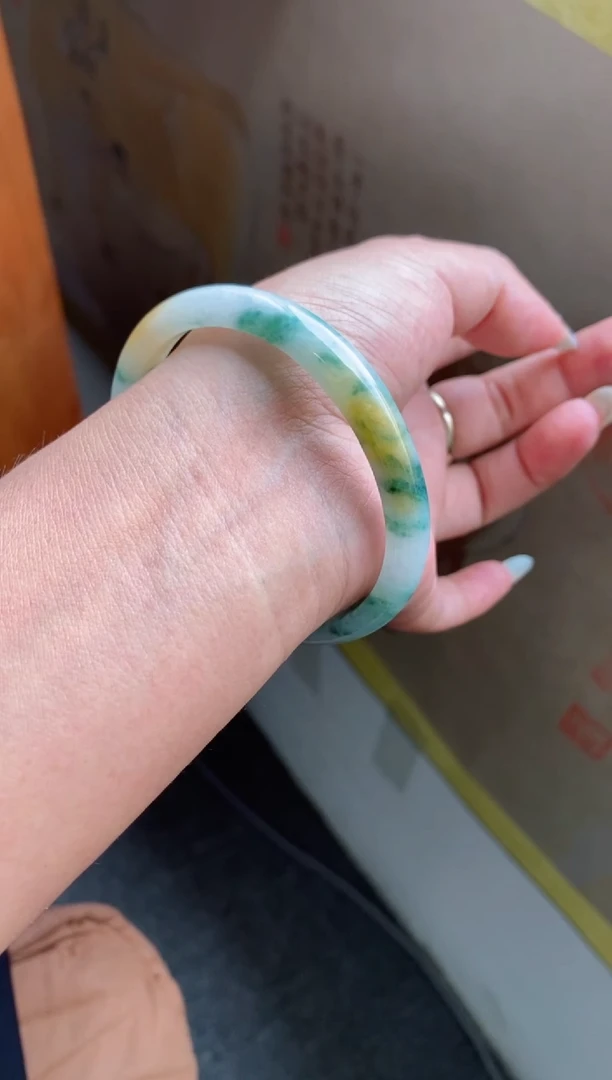 未镶嵌手镯翡翠（巨天漏）冰胶黄加绿飘花贵妃3号