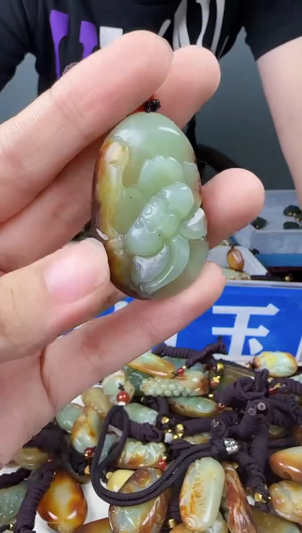 和田玉未镶嵌颈饰1