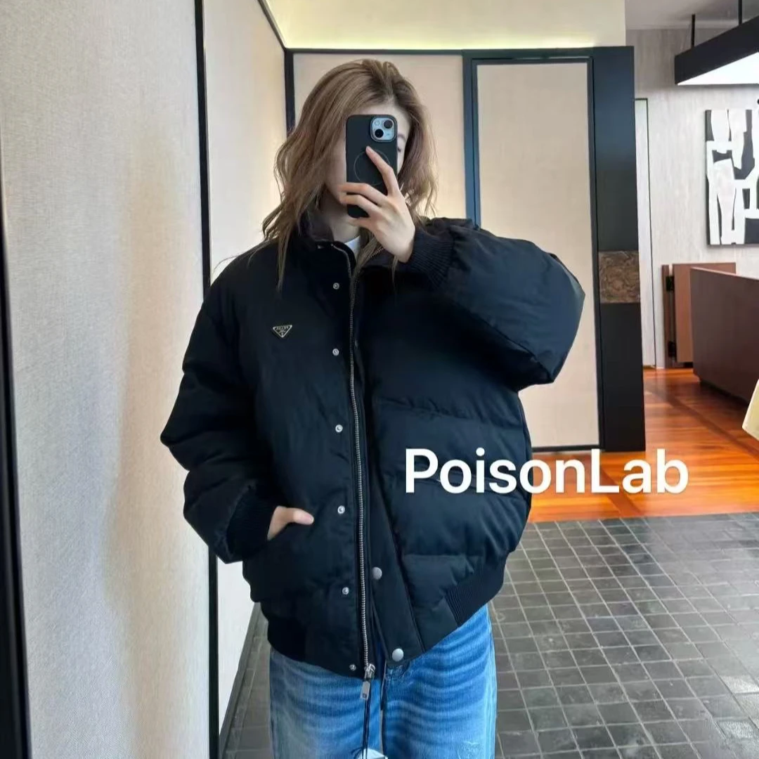 未使用 Prada/普拉达 25新款灯芯绒拼接领黑色羽绒服/公价30800