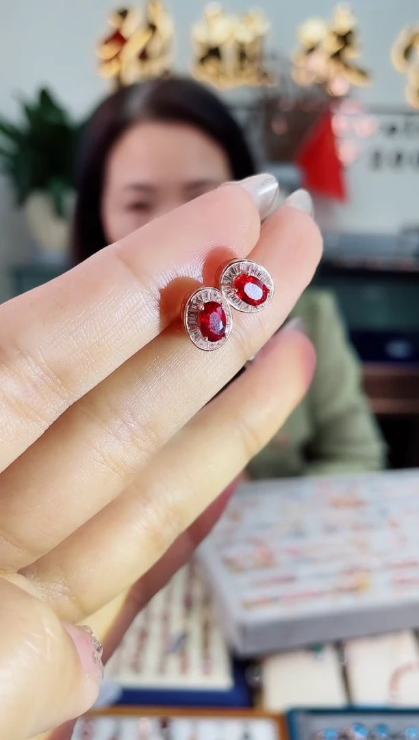 【闪购商品】彩色蓝宝石耳饰银S925镶嵌耳饰