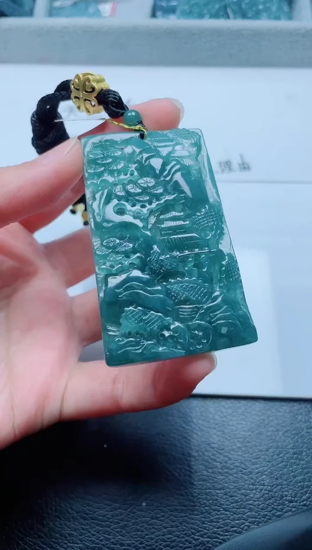 颈饰未镶嵌翡翠
