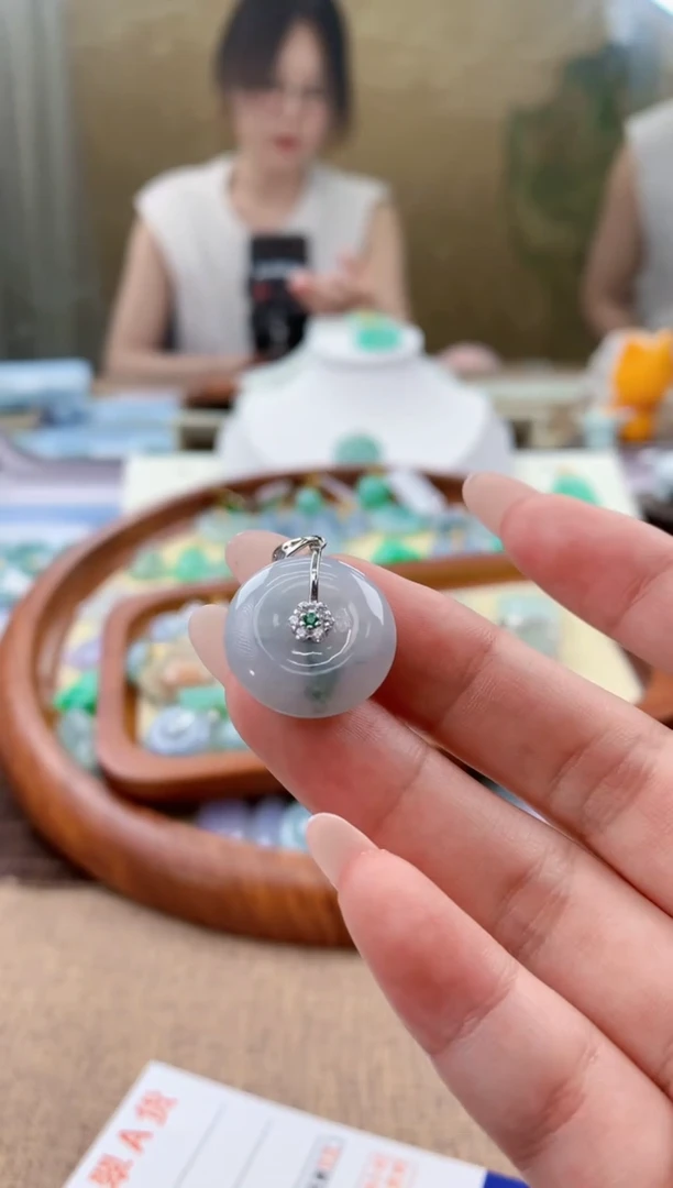 颈饰未镶嵌翡翠天然A货翡翠挂件