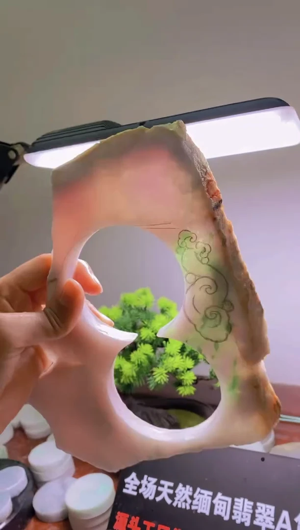 翡翠未镶嵌颈饰天然缅甸A货