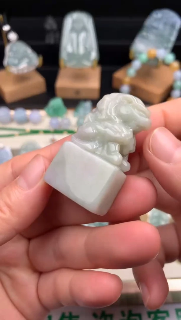 颈饰未镶嵌翡翠印章