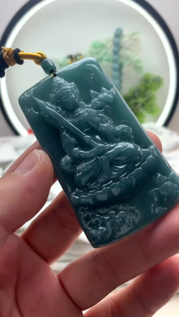 翡翠未镶嵌颈饰虚空藏