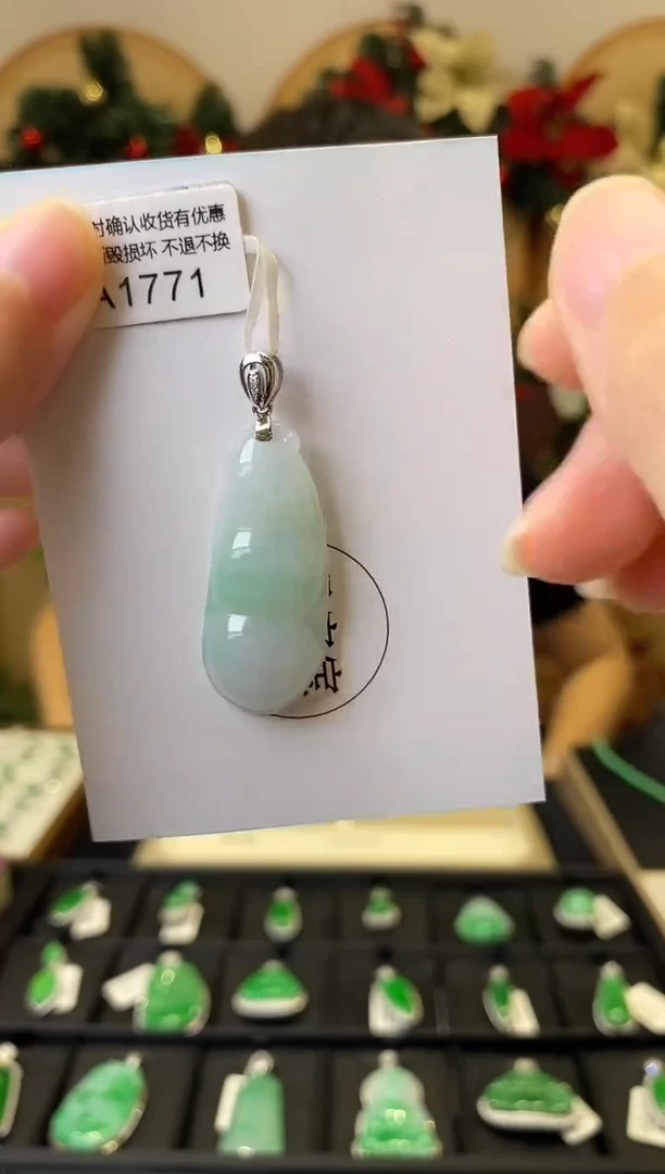 颈饰18K金镶嵌翡翠A1771 福豆 含运营费