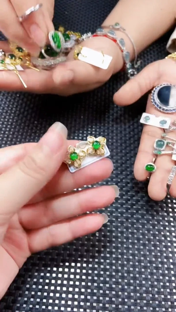 【闪购商品】翡翠耳饰未镶嵌111111111