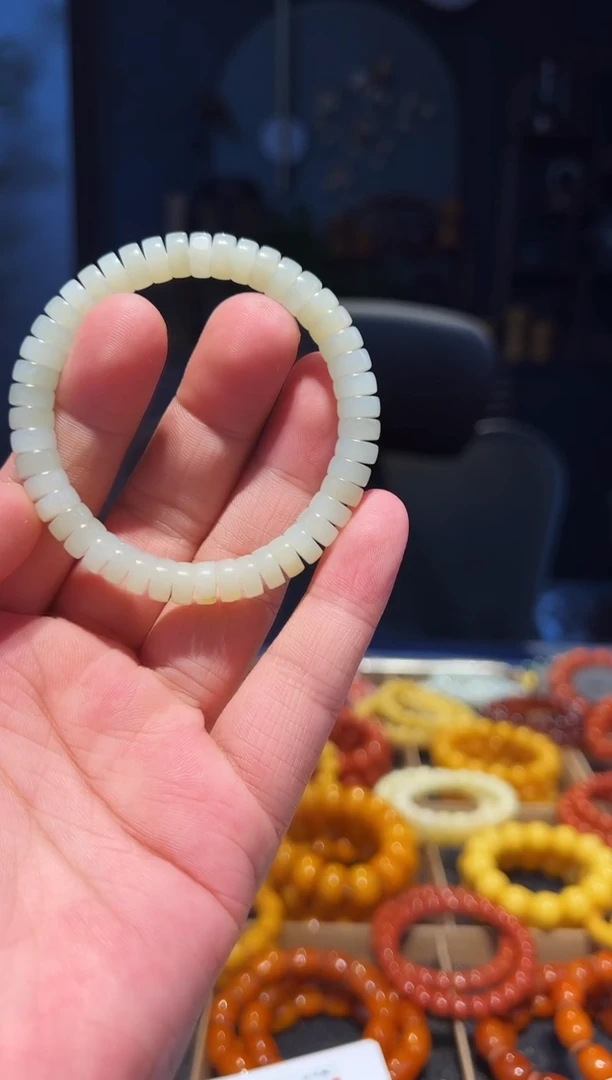 未镶嵌手链和田玉药片8+