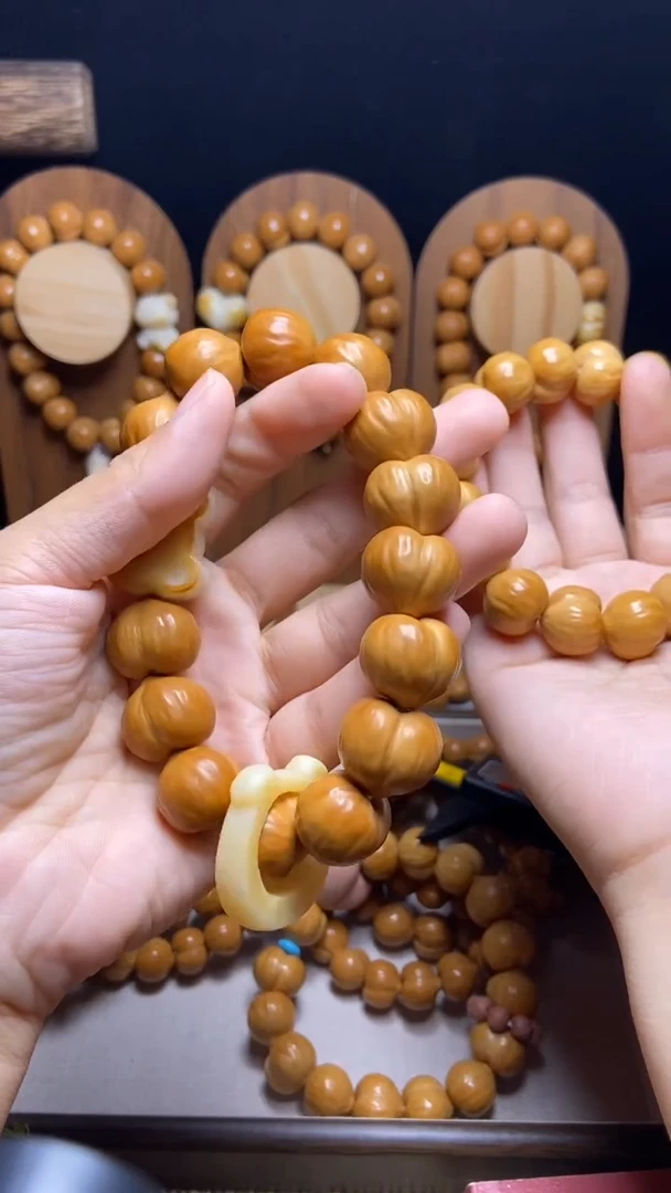 猴头核桃手串小熊饼干配饰款屁桃手串