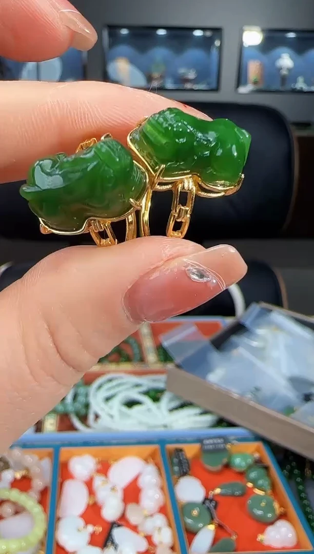 银S925镶嵌戒指和田玉发一个