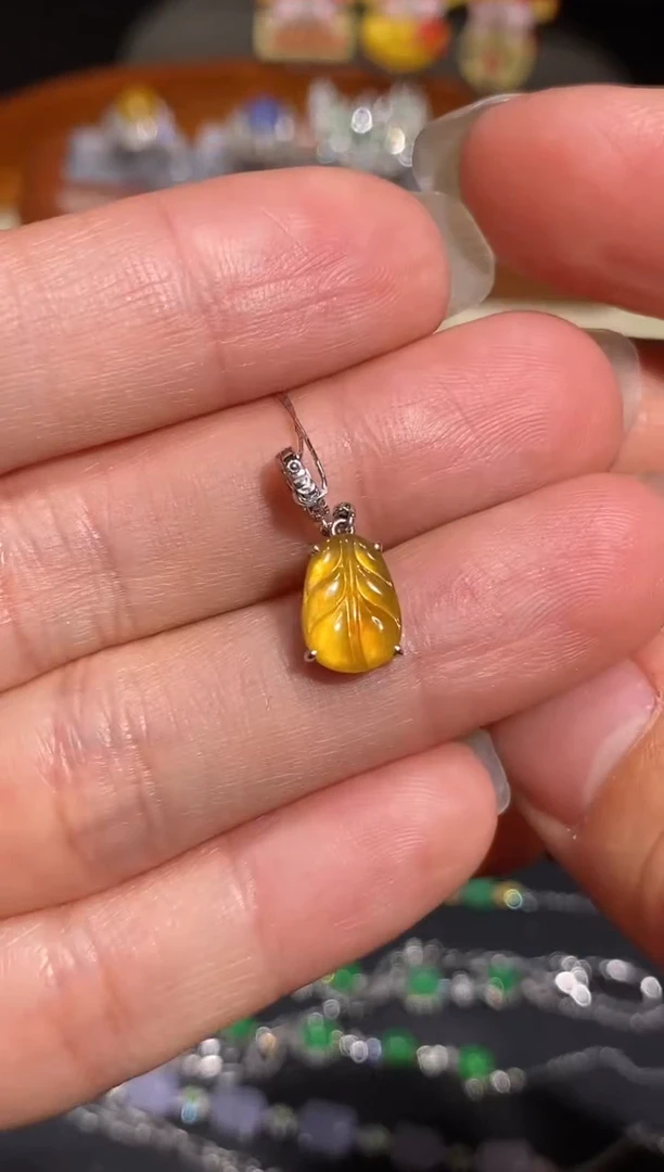 【闪购商品】翡翠颈饰18K金镶嵌万能扣吊坠