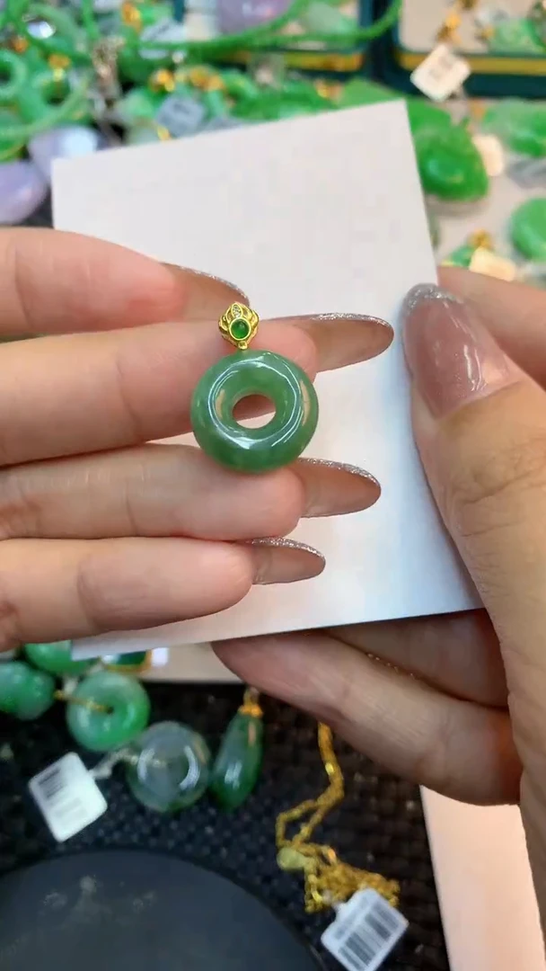 颈饰未镶嵌翡翠1