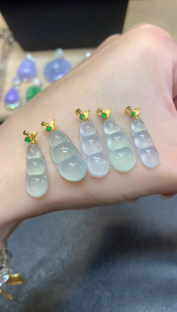 翡翠18K金镶嵌颈饰福豆【无服务费】【多样性发其一】