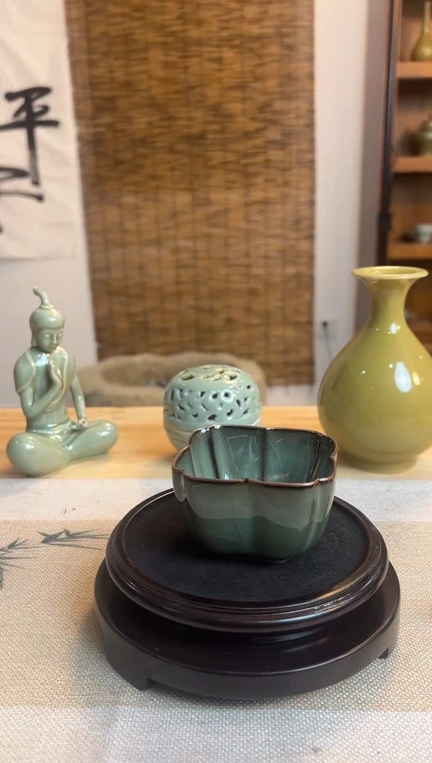 龙泉青瓷铁胎杯子