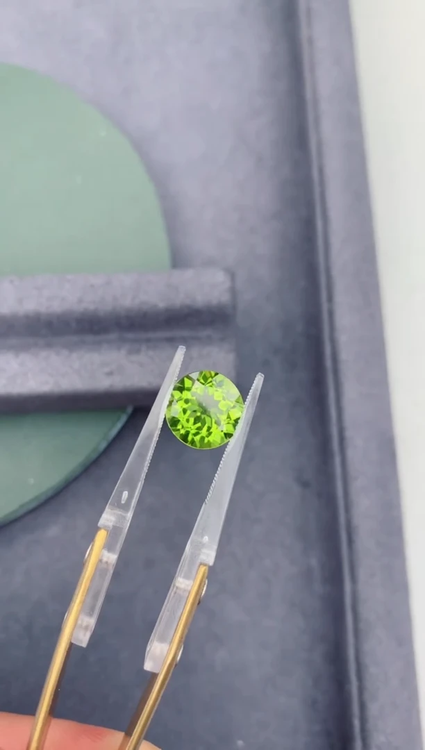 未镶嵌裸石橄榄石3ct 橄榄石正圆