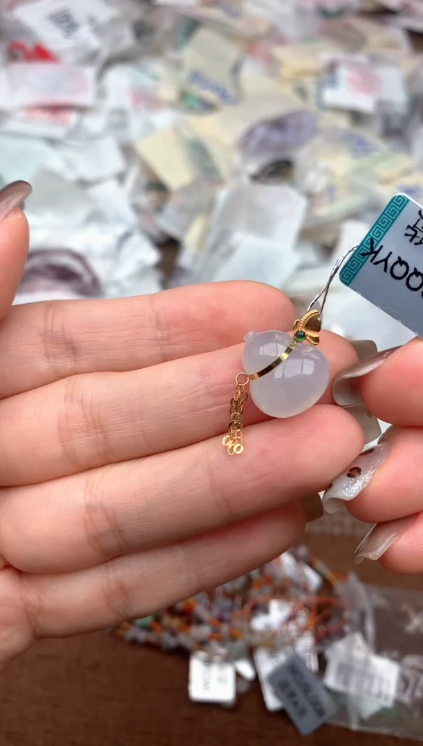 18K金镶嵌挂件翡翠—