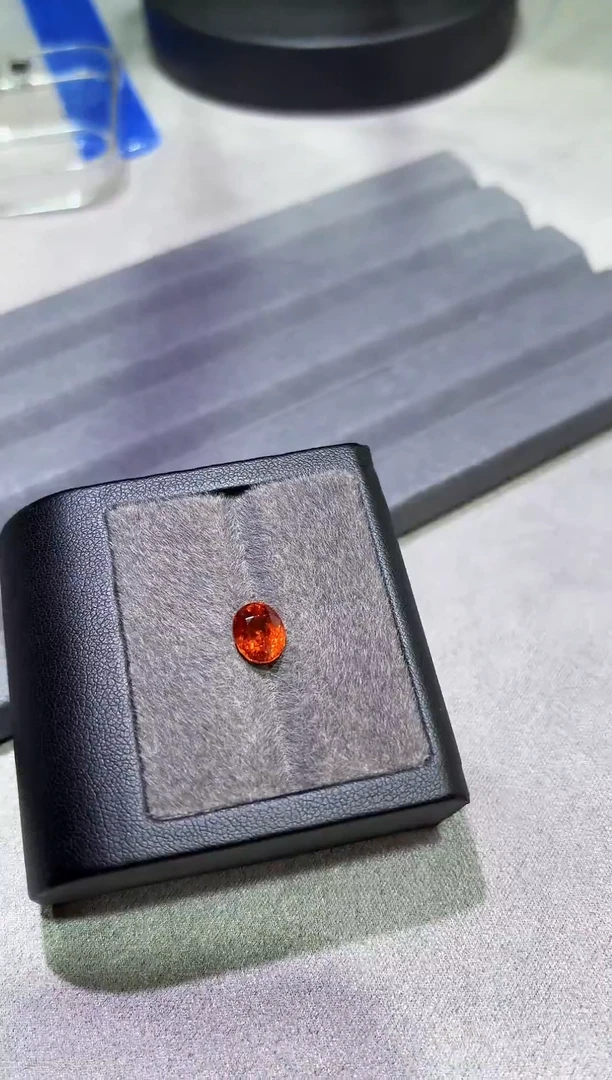 未镶嵌裸石石榴石（芬达石）一粒3.12ct