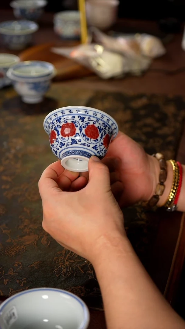 【闪购商品】H林泉风月柴窑青花釉里红缠枝狮心压手杯