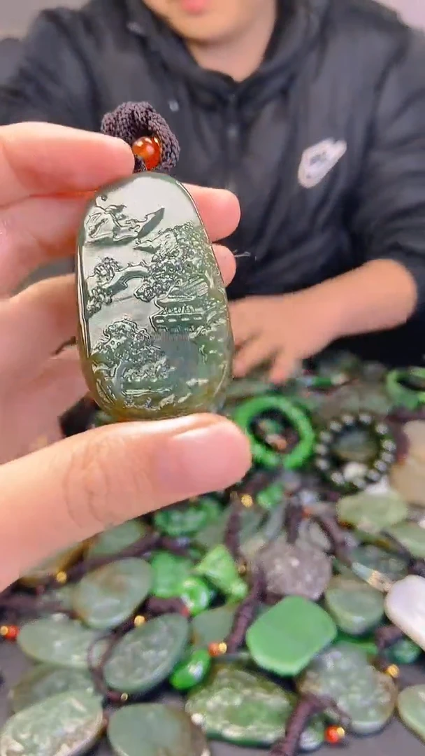 颈饰未镶嵌和田玉1