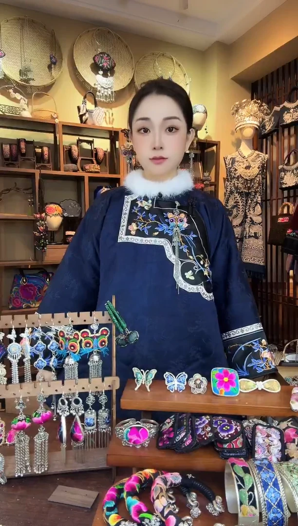 刺绣非遗刺绣民族风苗服