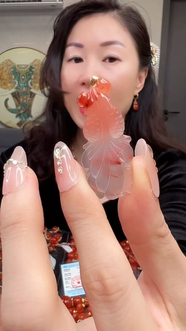 南红玛瑙18K金镶嵌吊坠(不含链)/小鱼