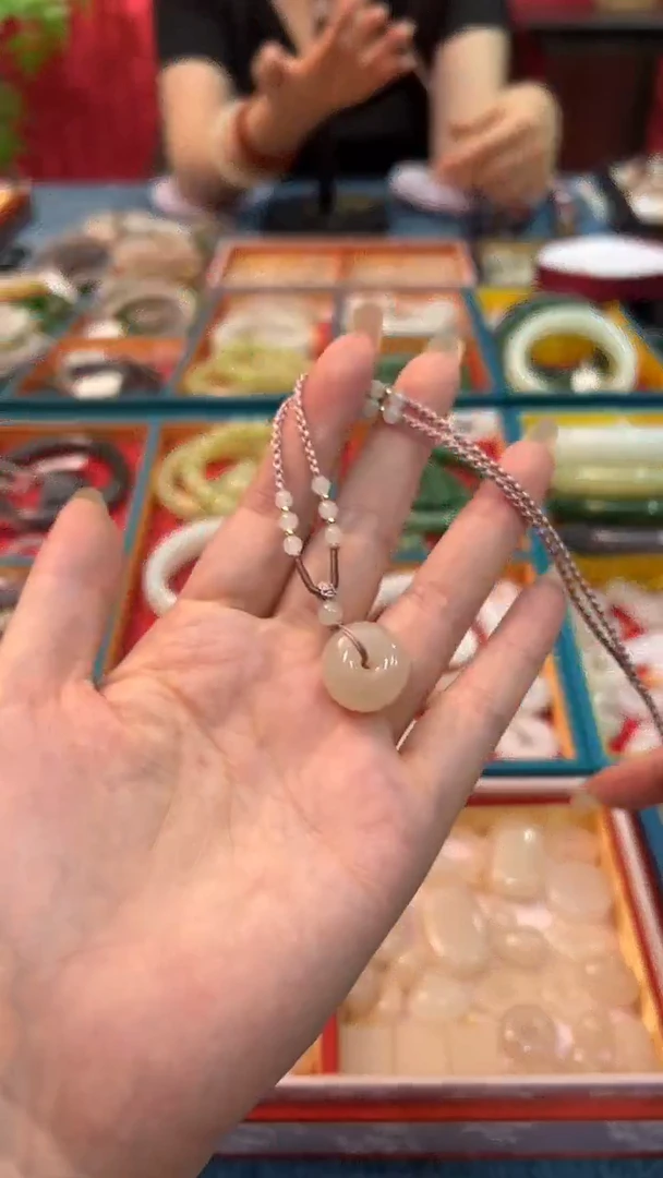 和田玉未镶嵌颈饰菇*红藕粉胖墩平安扣18mm