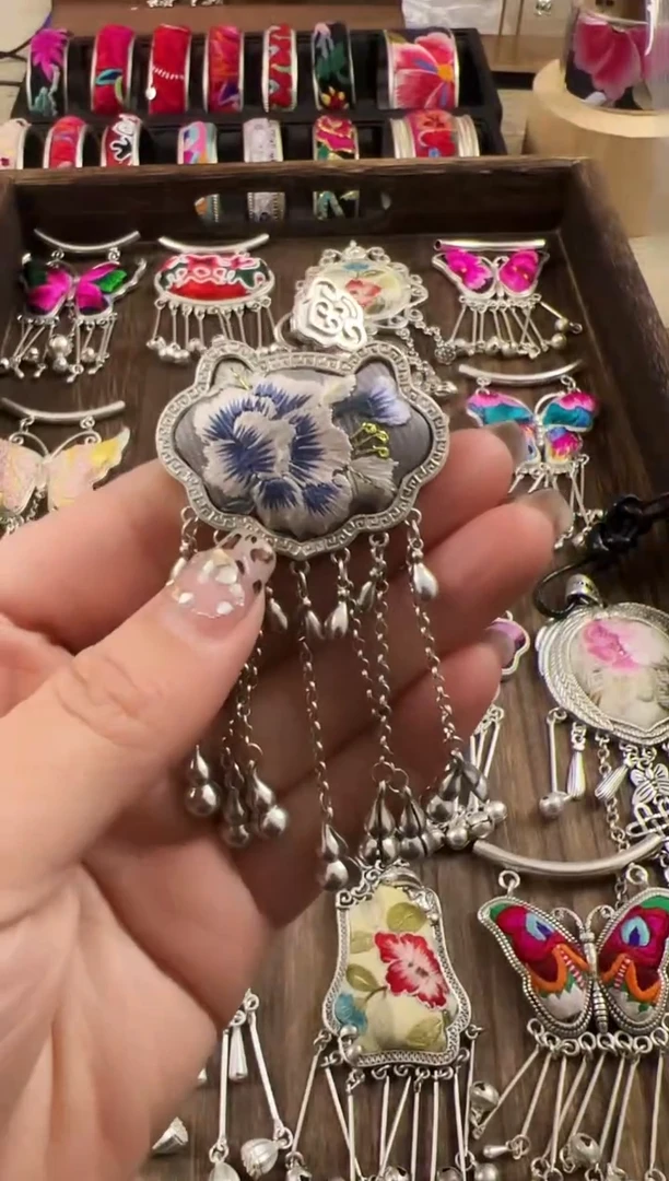 【闪购商品】织绣民族风老绣饰品141