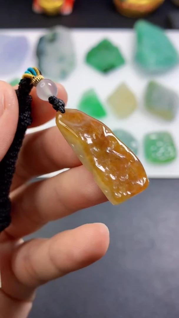 颈饰未镶嵌翡翠