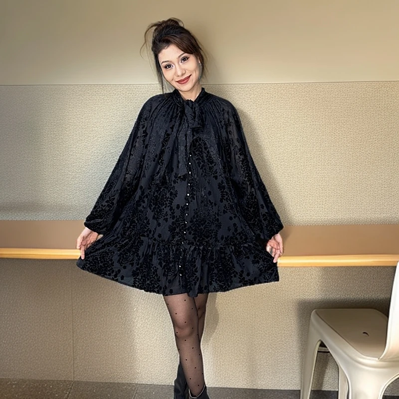 气质时尚长袖连衣裙显瘦减龄蕾丝提花飘带设计